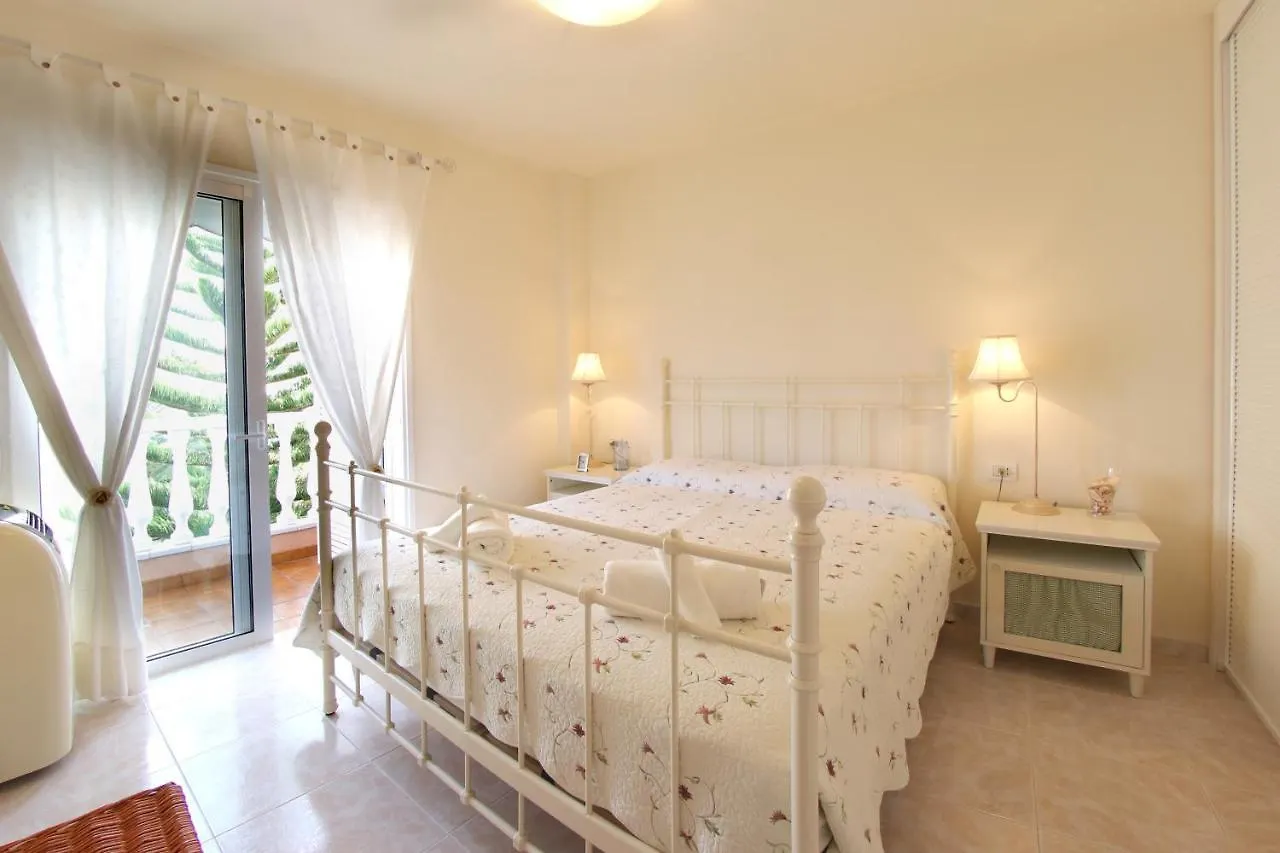 Lovely 2 Bedroom Home With Nice Pool And View, K26 Costa Del Silencio 0*,  Španělsko